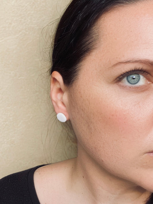 SMALL PEBBLE TEXTURED STUDS