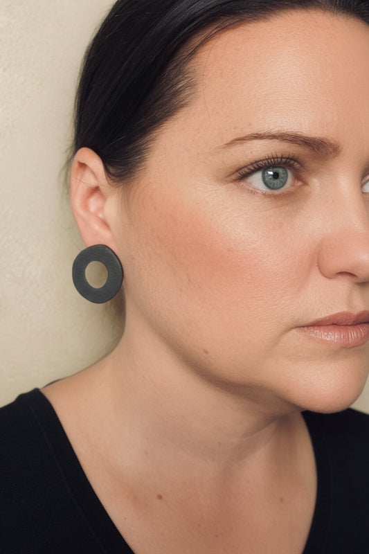 ORGANC RING STUDS -black