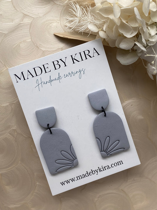 FLOWER PRINT DANGLE- grey