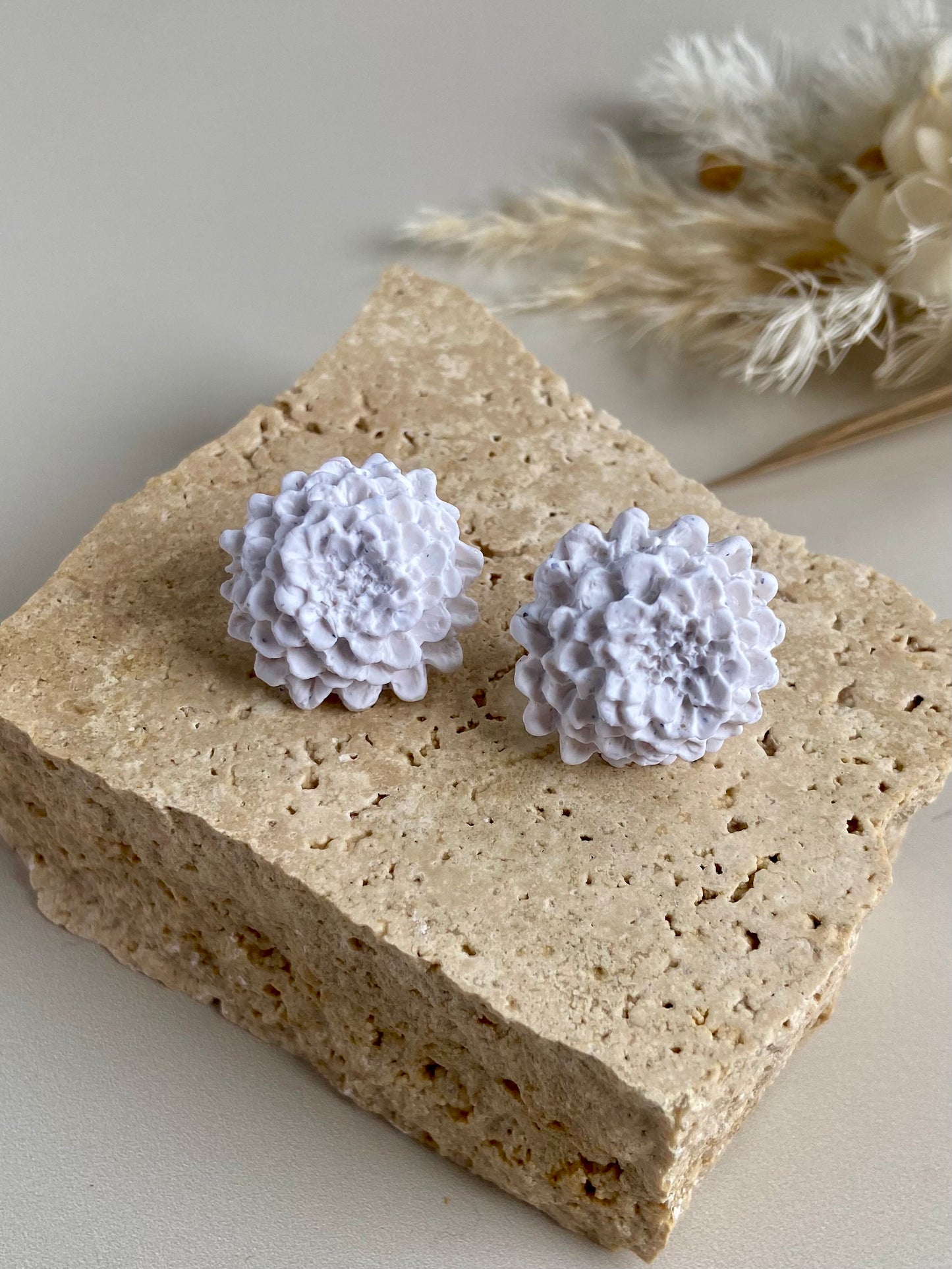 DAHLIA STUDS- white