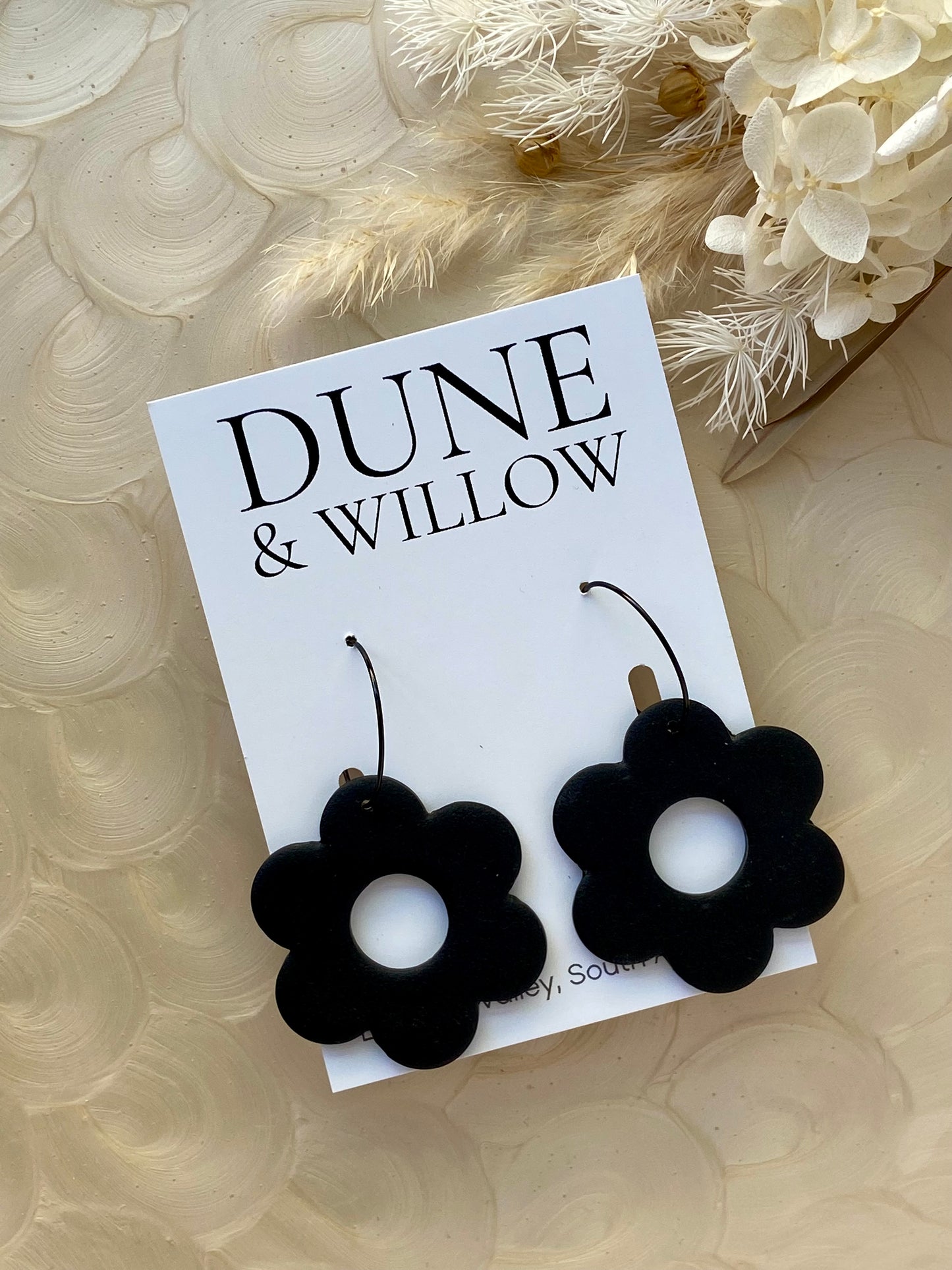 ROUND FLOWER HOOPS -black