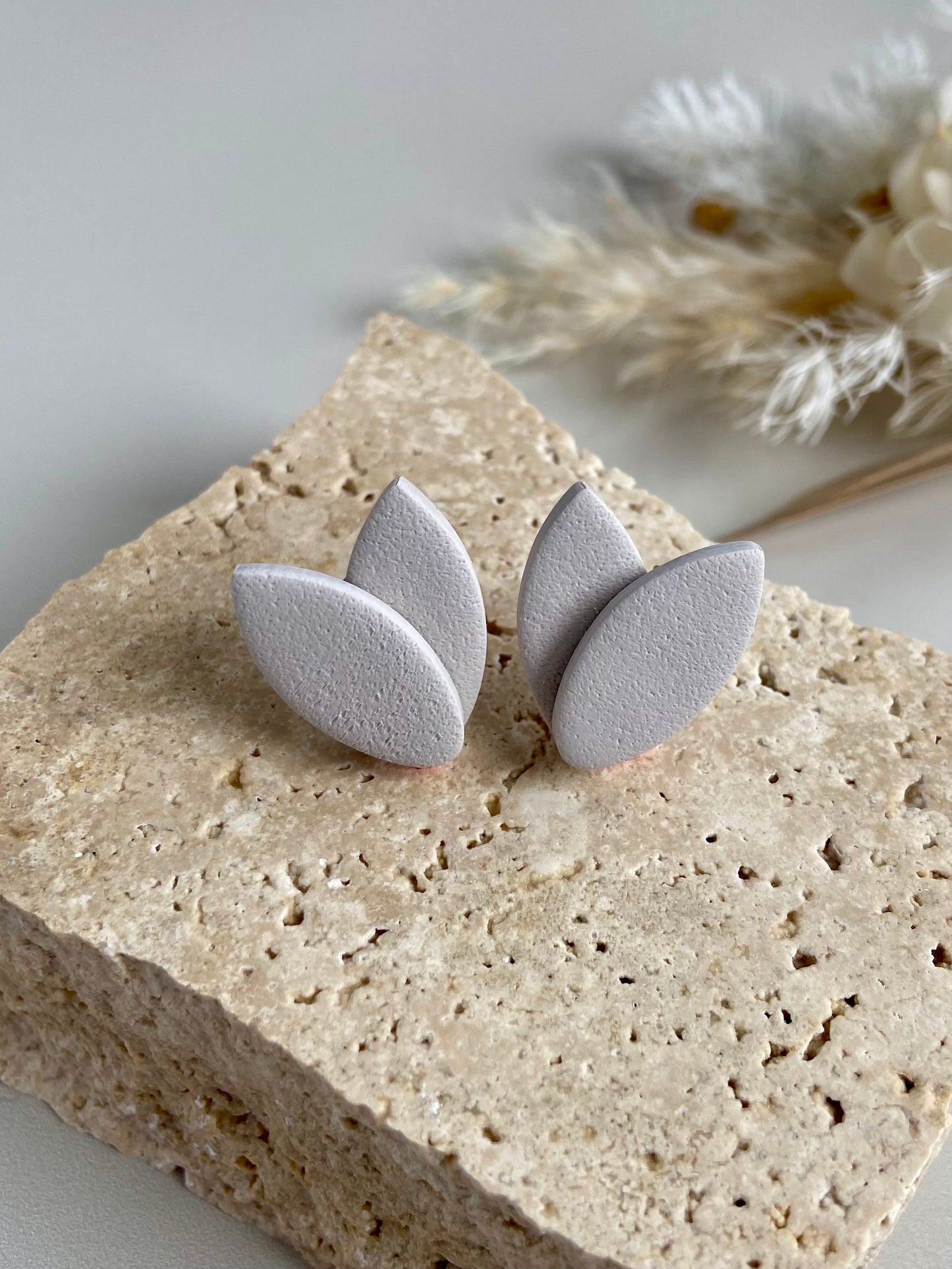 FLEUR STUDS- natural