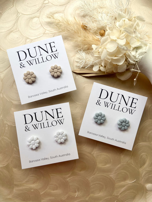 SMALL FLOWER STUDS
