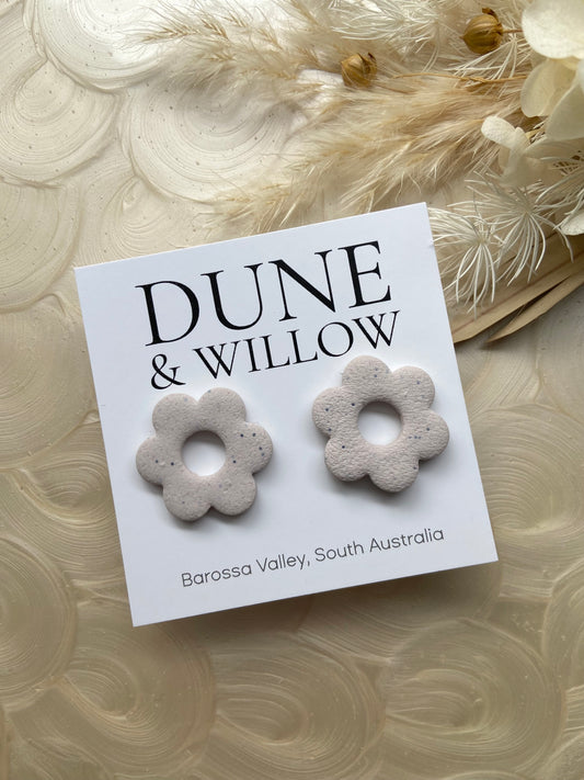 ROUND FLOWER STUDS- natural