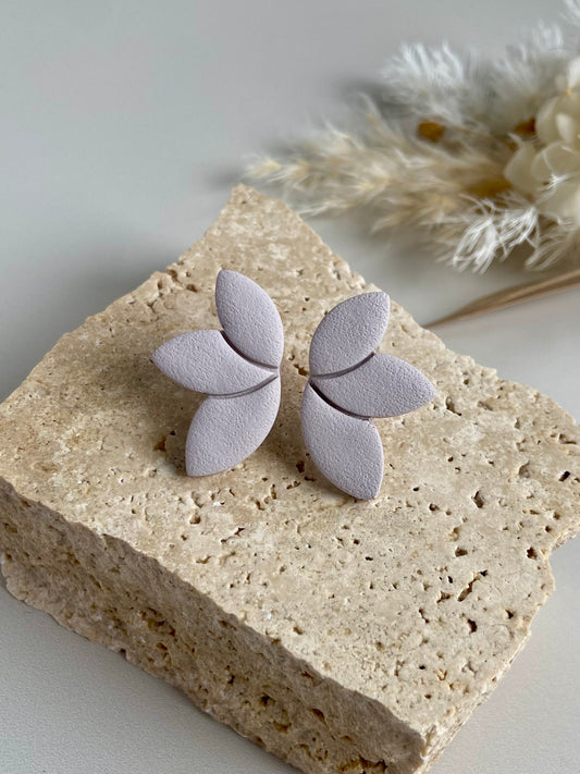 PETAL STUDS- natural