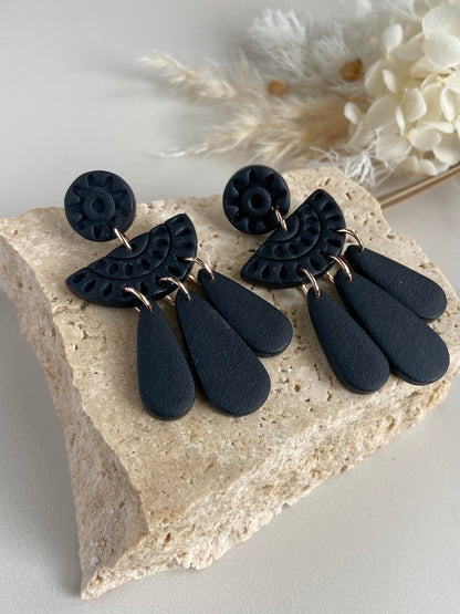 LOLA DANGLES- black