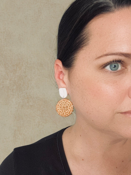 RATTAN DANGLES white