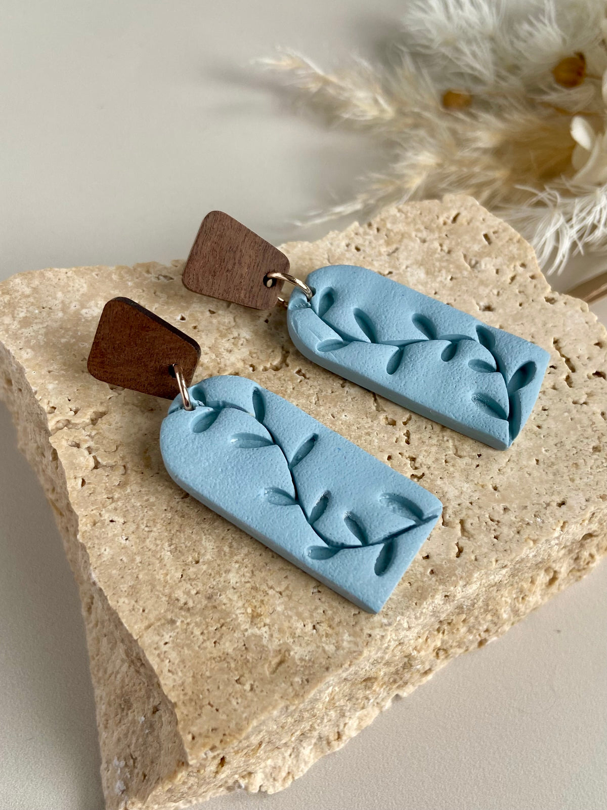 VINE DANGLE -sage
