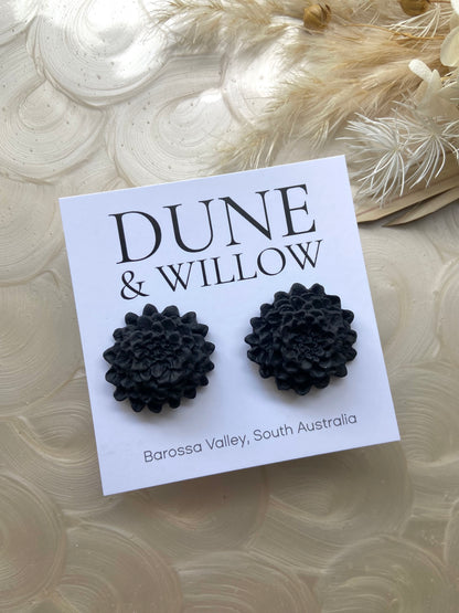 DAHLIA STUDS- black