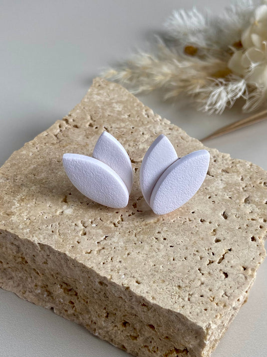 FLEUR STUDS- white
