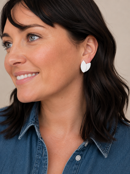 FLEUR STUDS- white