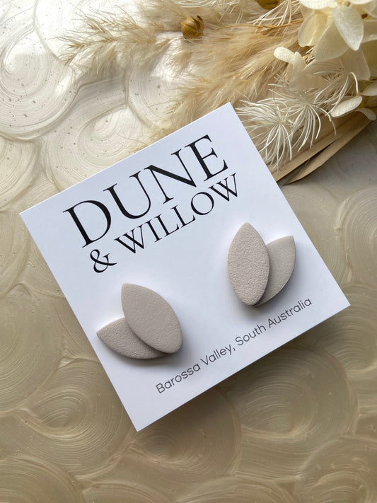 FLEUR STUDS- natural