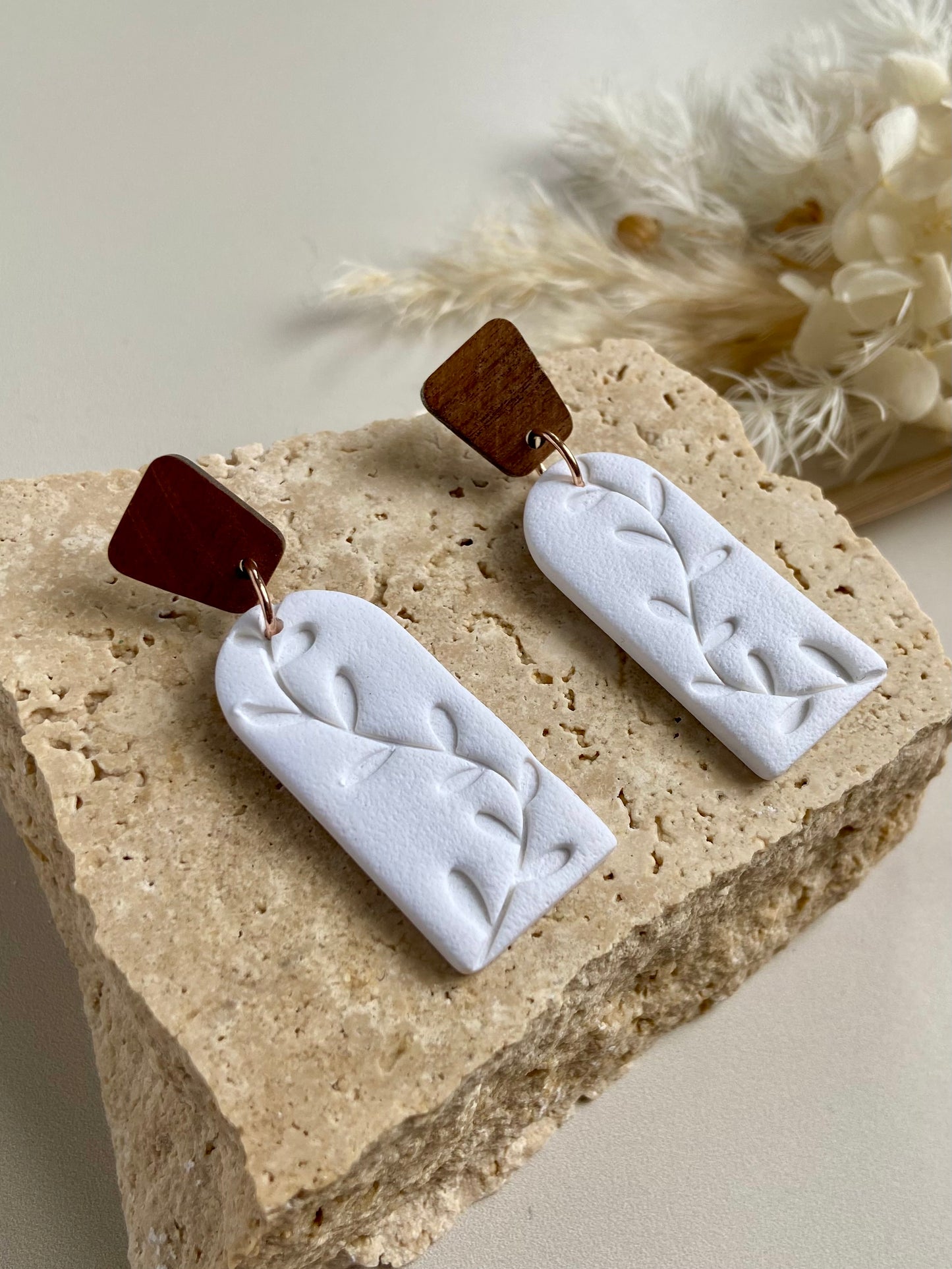 VINE DANGLE -white